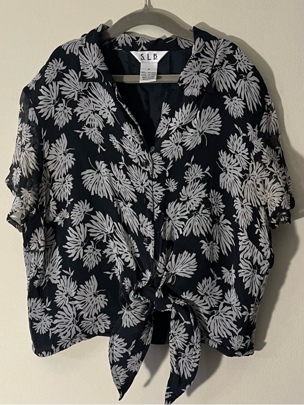 S.L.B Silk Floral White Black Tie-Front Button Up Blouse Vacation Beach Tropical